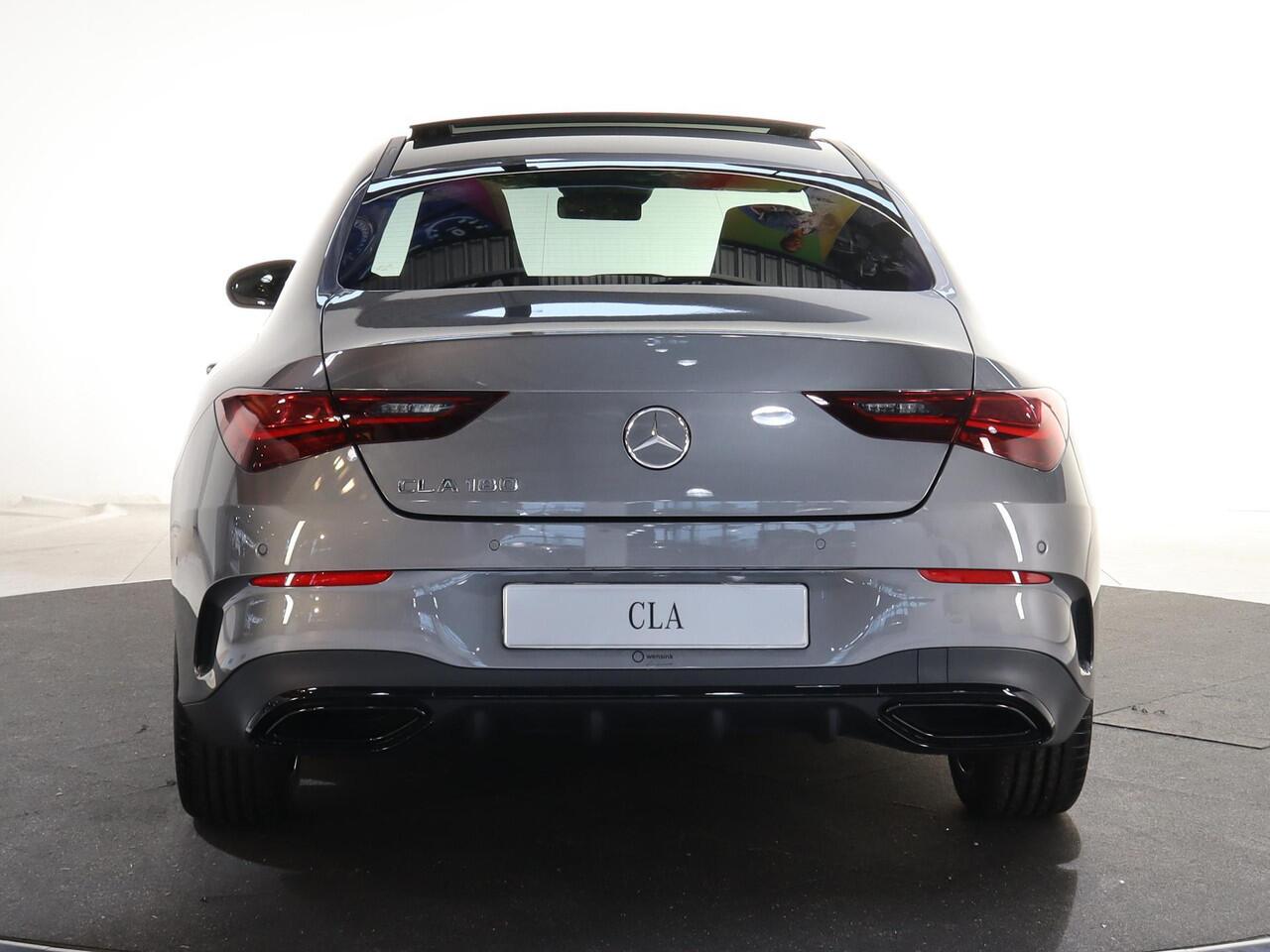 Mercedes-Benz CLA-KLASSE 180 Business Solution AMG | Panoramaschuifdak | AMG Line Plus | Head-up display | Nightpakket | 360° camera | Dodehoekassistent |
