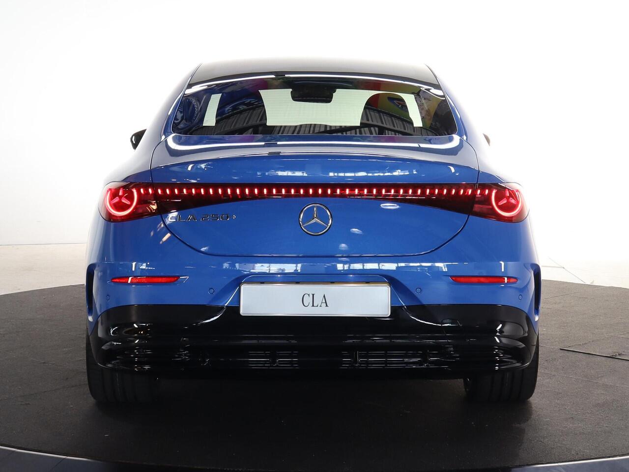 Mercedes-Benz CLA-KLASSE 250+ Launch Edition 85 kWh | Night | Panoramadak | Stoelverwarming | DISTRONIC | Achteruitrijcamera | Trekhaak |