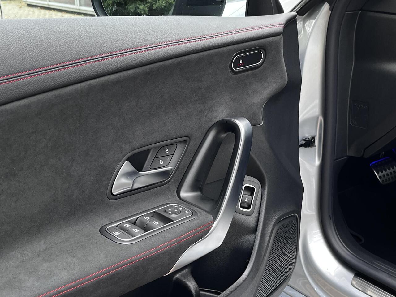 Mercedes-Benz CLA-KLASSE 250 e Star Edition AMG | Night Pakket | Dodehoekassistent | Apple CarPlay | Android Auto | Sfeerverlichting | Stoelverwarming | Parkeersensoren | Achteruitrijcamera | Elektrisch Inklapbare Buitenspiegels