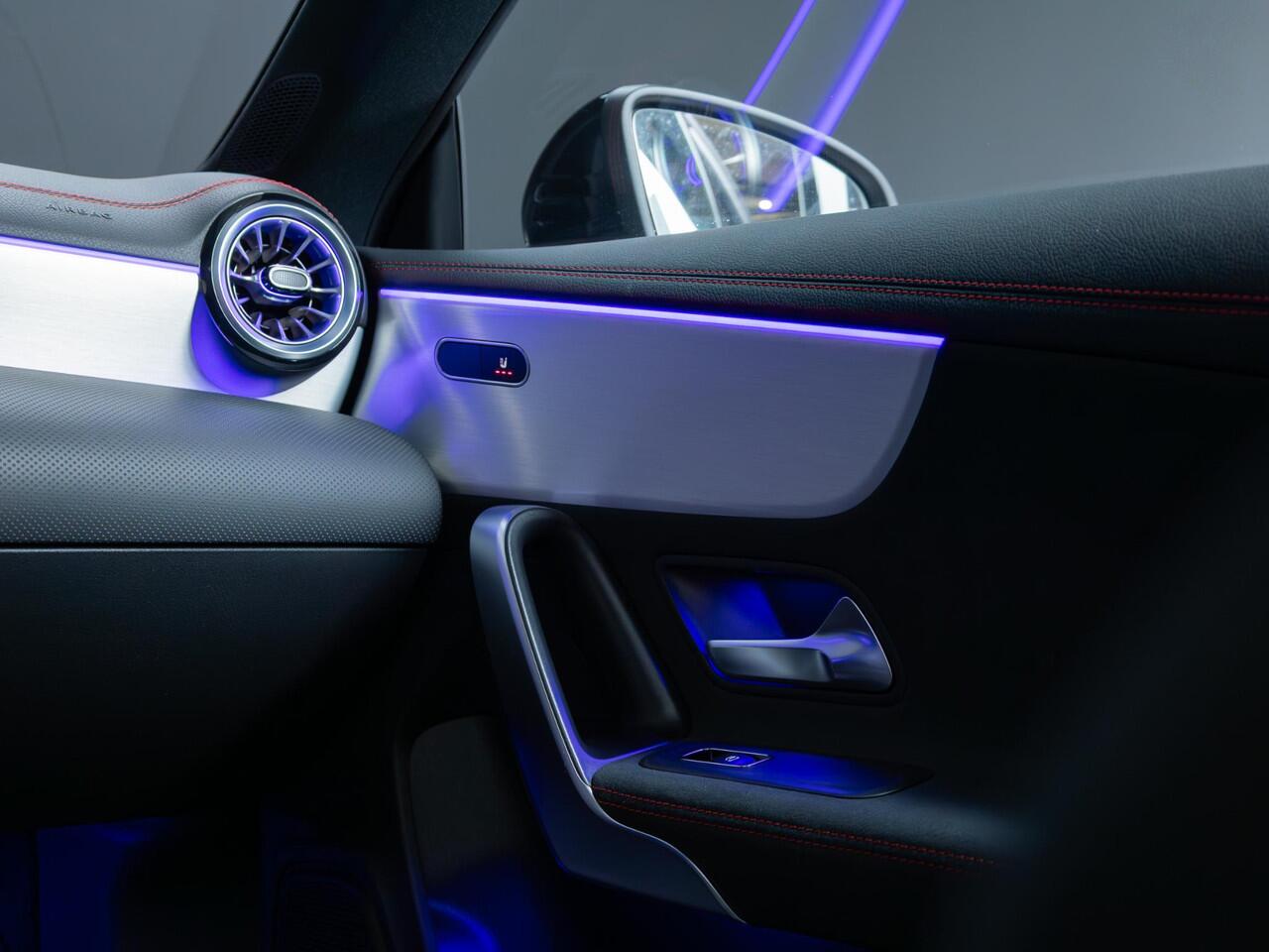 Mercedes-Benz CLA-KLASSE Limousine 180 Star Edition AMG Line Panorama dak