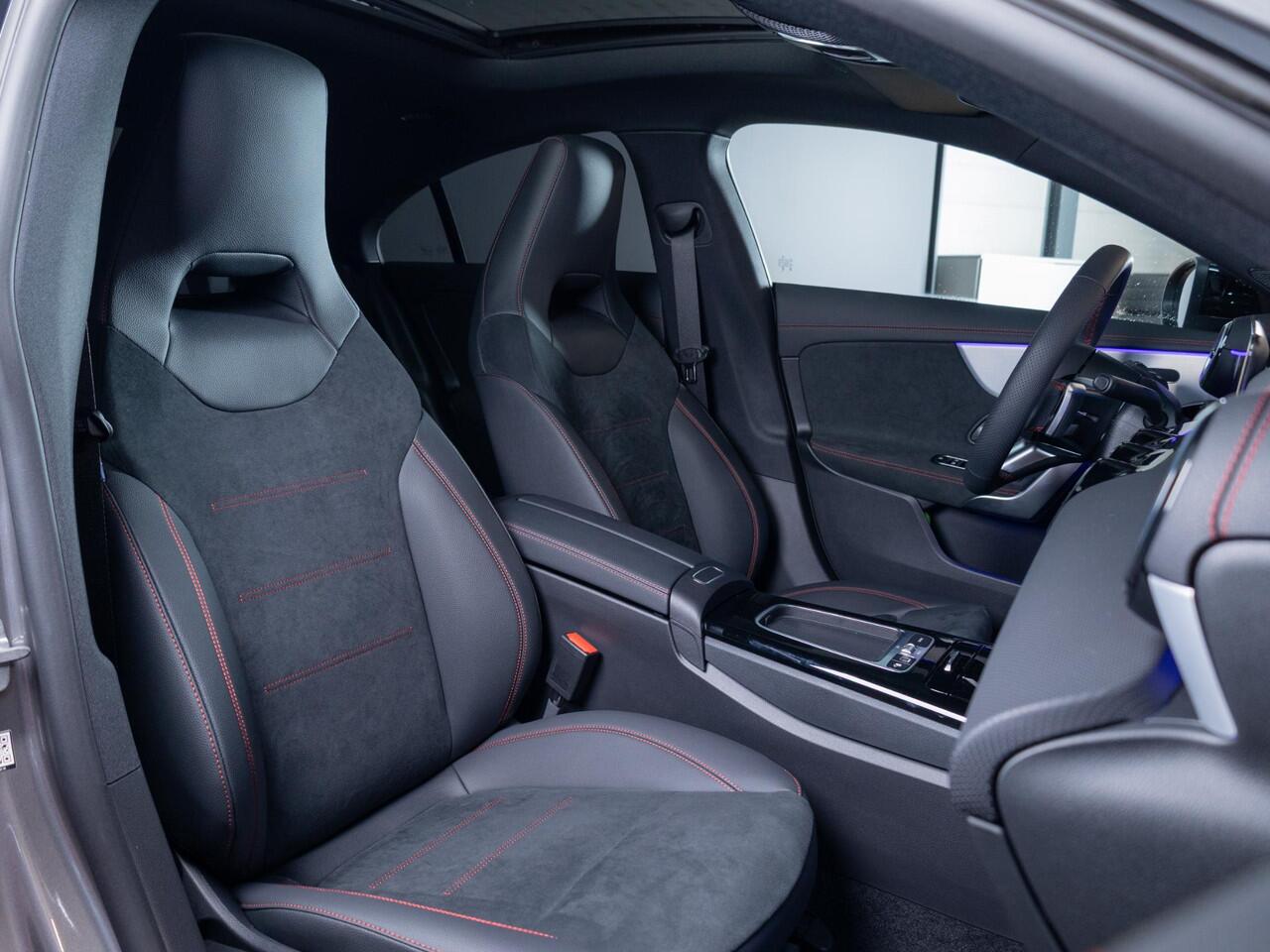 Mercedes-Benz CLA-KLASSE Limousine 180 Star Edition AMG Line Panorama dak