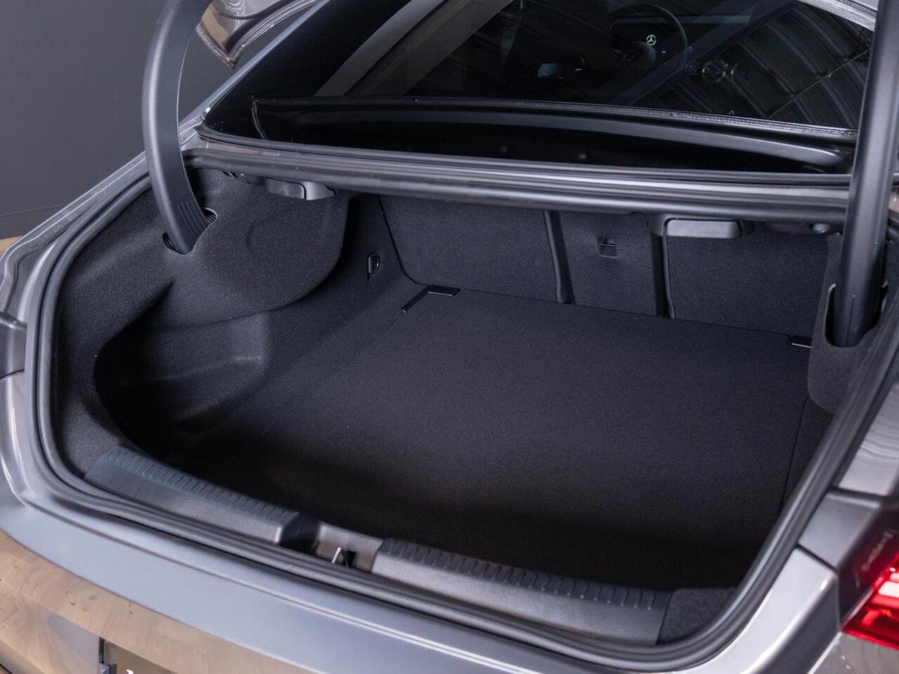 Mercedes-Benz CLA-KLASSE Limousine 180 Star Edition AMG Line Panorama dak