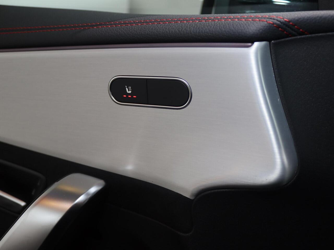 Mercedes-Benz CLA-KLASSE Shooting Brake 250e Business Solution AMG | Nightpakket | Panoramadak | Stoelverwarming | Parkeercamera | Keyless Entry/Go |