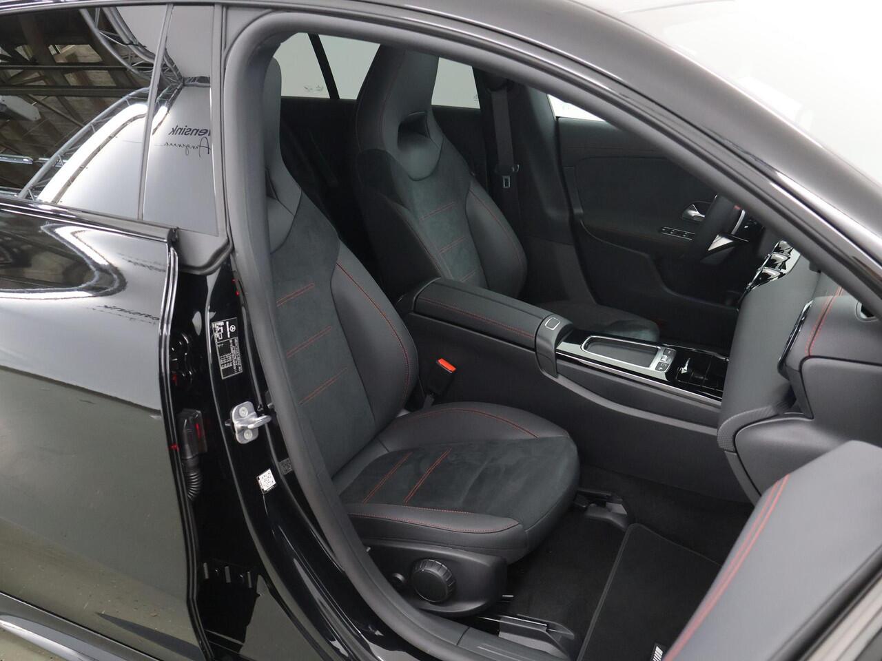 Mercedes-Benz CLA-KLASSE Shooting Brake 250e Business Solution AMG | Nightpakket | Panoramadak | Parkeercamera | Stoelverwarming | Keyless Entry/Go |