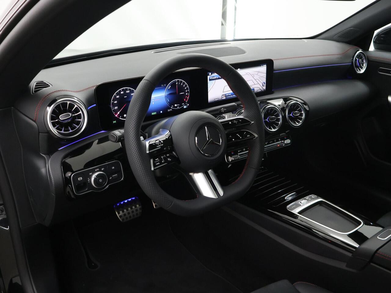 Mercedes-Benz CLA-KLASSE Shooting Brake 250e Business Solution AMG | Nightpakket | Panoramadak | Parkeercamera | Stoelverwarming | Keyless Entry/Go |