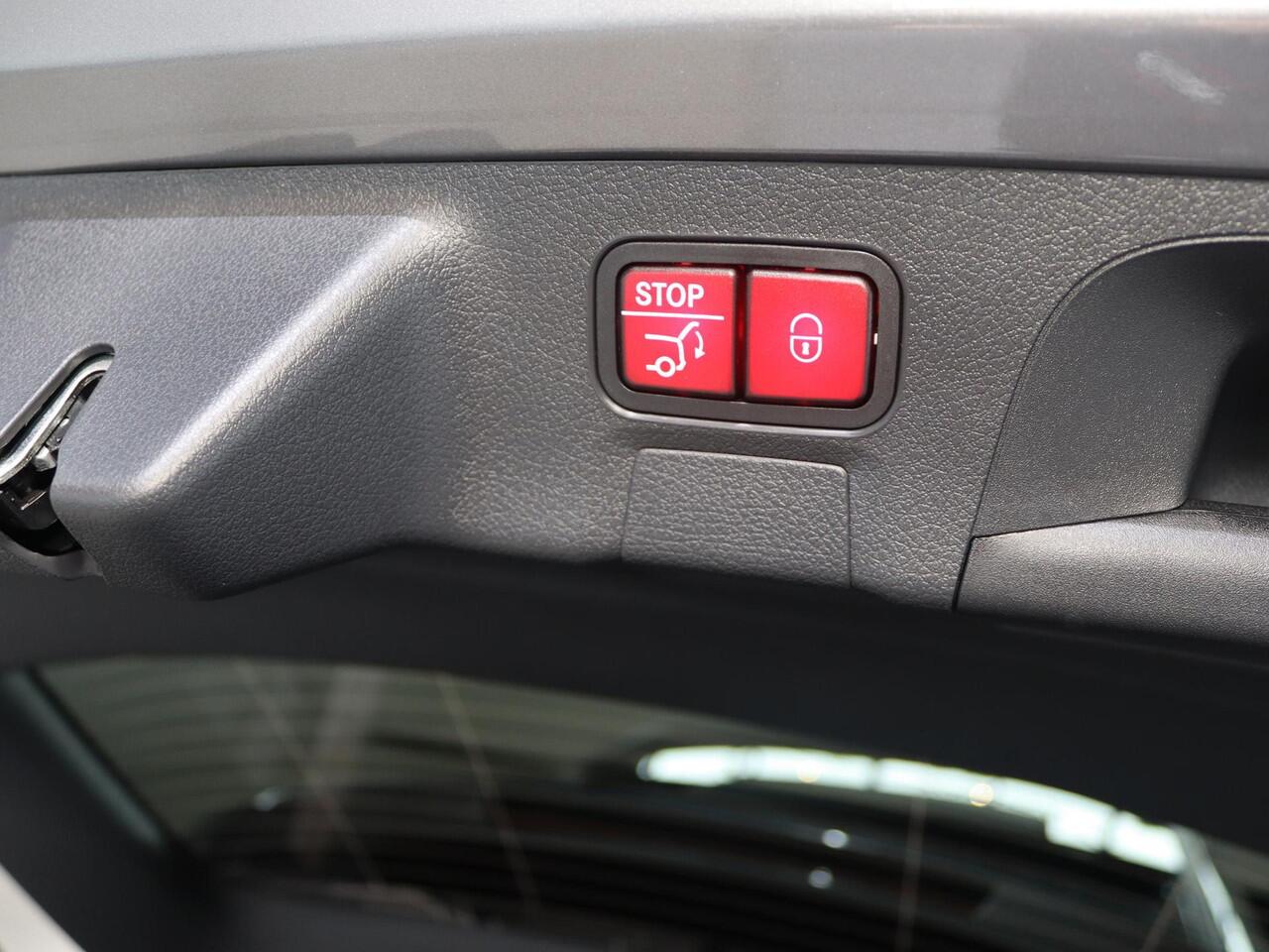 Mercedes-Benz CLA-KLASSE Shooting Brake 180 Business Solution AMG | Panoramaschuifdak | Premium plus | Night pakket | Multispaaks velgen | Head-up display | Dodehoekassistent | 360° camera | Stoelverwarming |