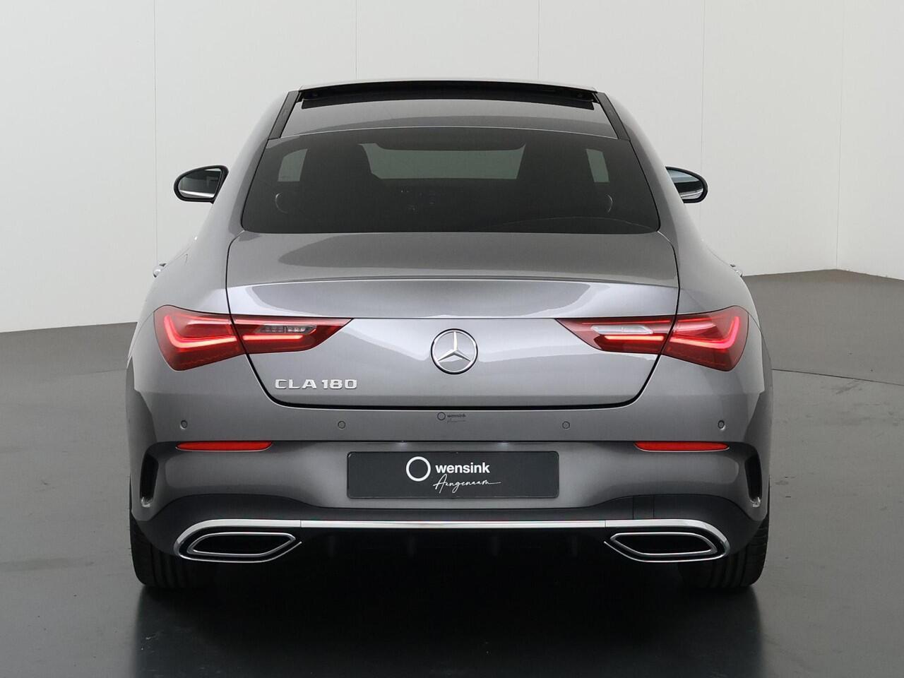 Mercedes-Benz CLA-KLASSE Coupé 180 Business Solution AMG | Premium plus | Winterpakket | Techniekpakket | Burmester | Panoramaschuifdak | Head-up display | Stoelverwarming | 360° camera |