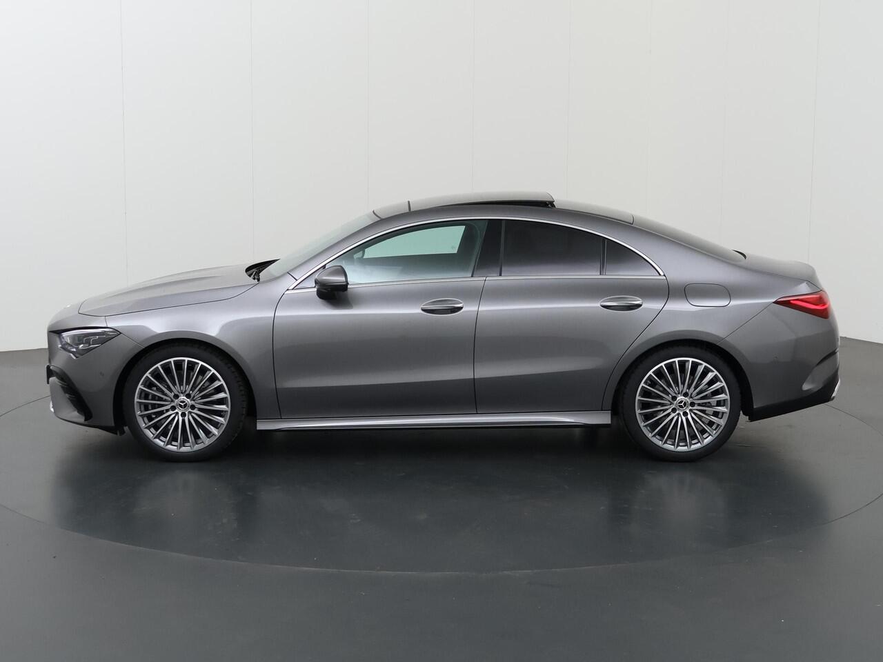 Mercedes-Benz CLA-KLASSE Coupé 180 Business Solution AMG | Premium plus | Winterpakket | Techniekpakket | Burmester | Panoramaschuifdak | Head-up display | Stoelverwarming | 360° camera |