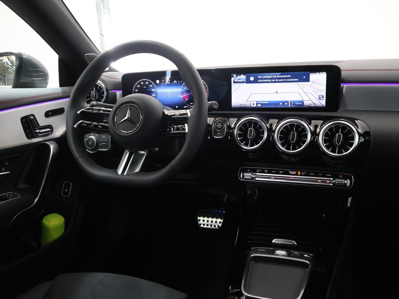 Mercedes-Benz CLA-KLASSE Coupé 180 Business Solution AMG | Premium plus | Winterpakket | Techniekpakket | Burmester | Panoramaschuifdak | Head-up display | Stoelverwarming | 360° camera |