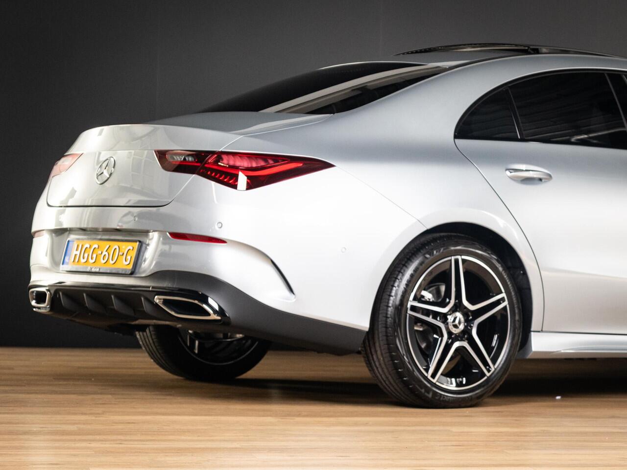 Mercedes-Benz CLA-KLASSE Limousine 180 Star Edition AMG Line Panorama dak