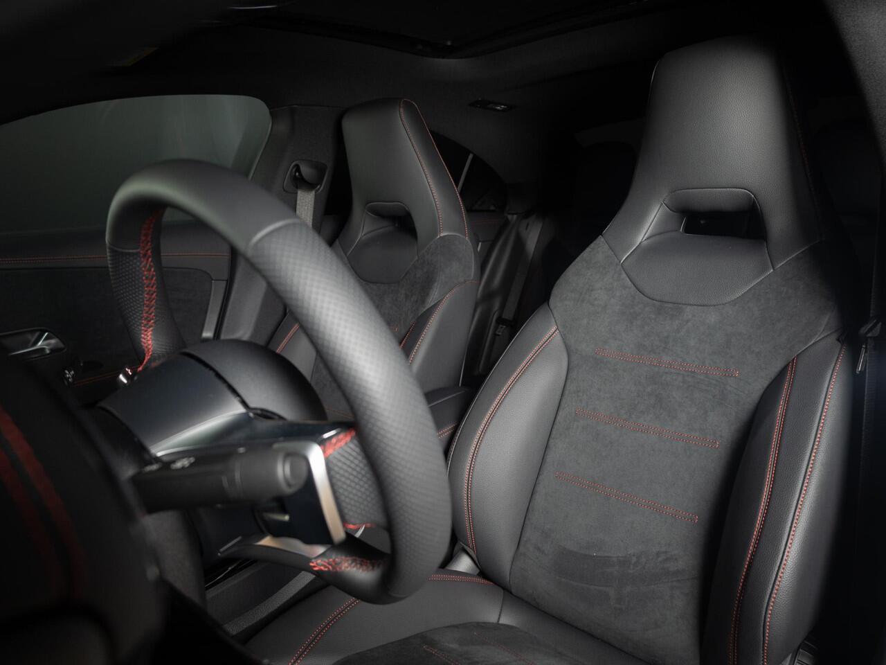 Mercedes-Benz CLA-KLASSE Limousine 180 Star Edition AMG Line Panorama dak