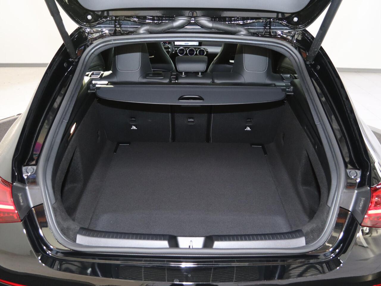 Mercedes-Benz CLA-KLASSE Shooting Brake 180 Business Solution AMG | AMG Line Plus | Nightpakket | Head-up display | 360° camera | Dodehoekassistent | 19 inch AMG Velgen |