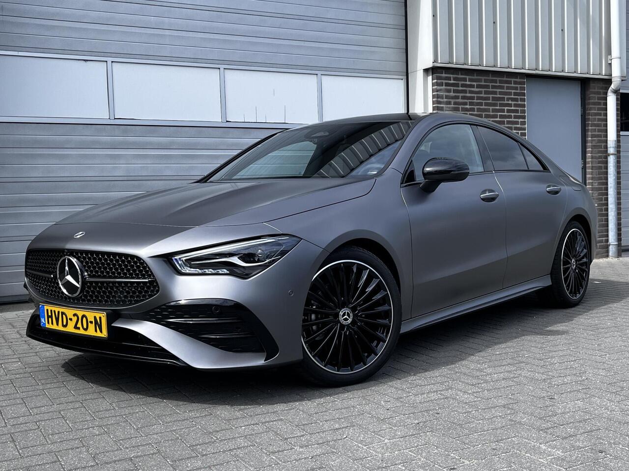 Mercedes-Benz CLA-KLASSE 180 AMG Line| Matgrijs | Panoramadak | BURMESTER | | Night Pakket | Burmester | Dodehoekassistent | Apple CarPlay |