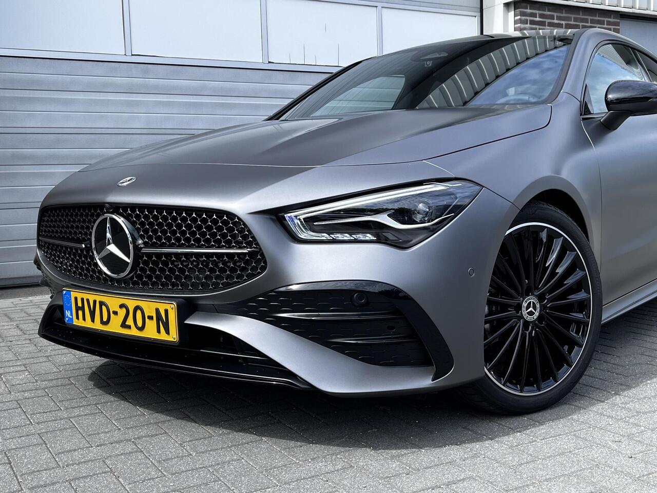 Mercedes-Benz CLA-KLASSE 180 AMG Line| Matgrijs | Panoramadak | BURMESTER | | Night Pakket | Burmester | Dodehoekassistent | Apple CarPlay |