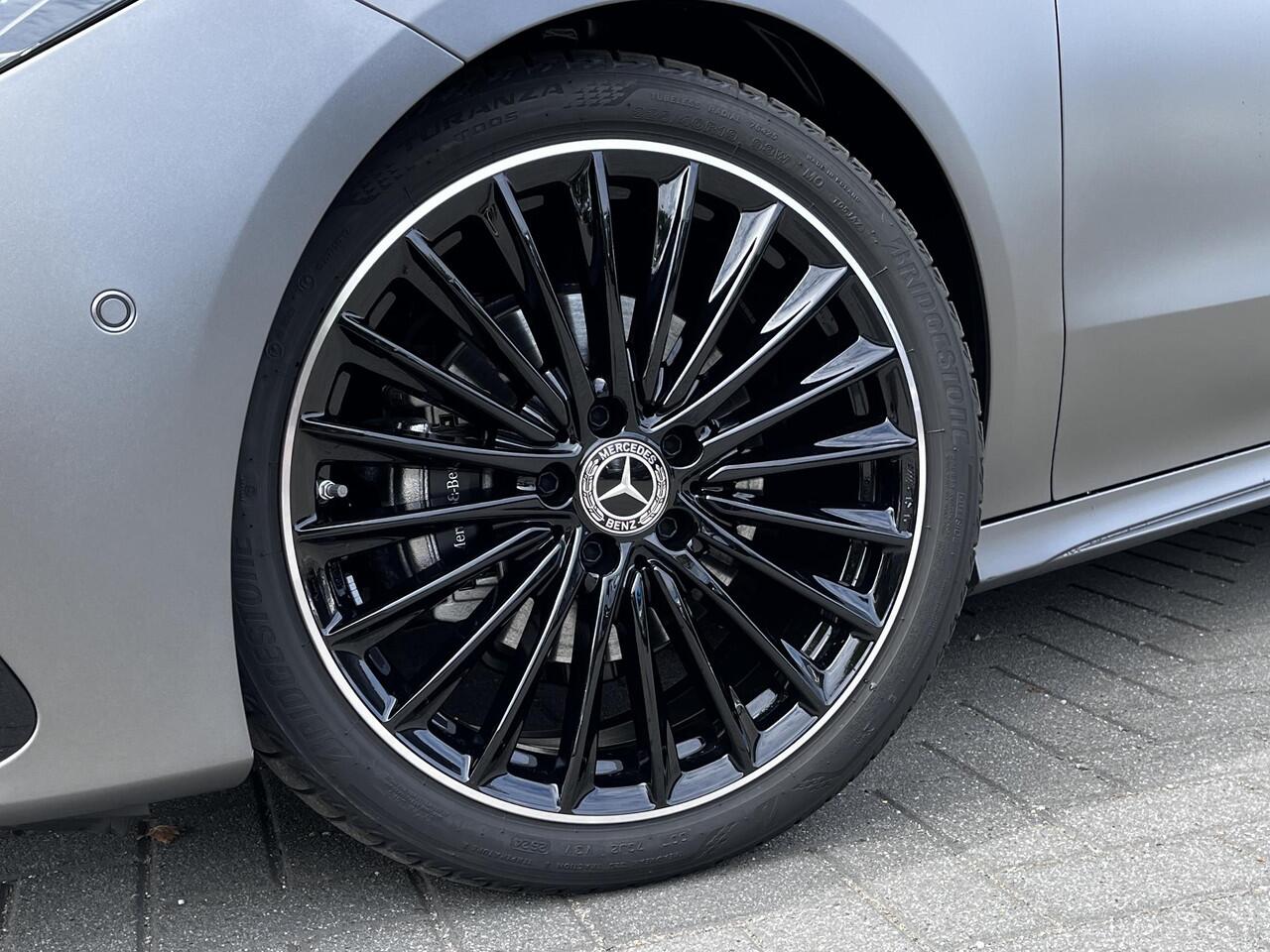 Mercedes-Benz CLA-KLASSE 180 AMG Line| Matgrijs | Panoramadak | BURMESTER | | Night Pakket | Burmester | Dodehoekassistent | Apple CarPlay |