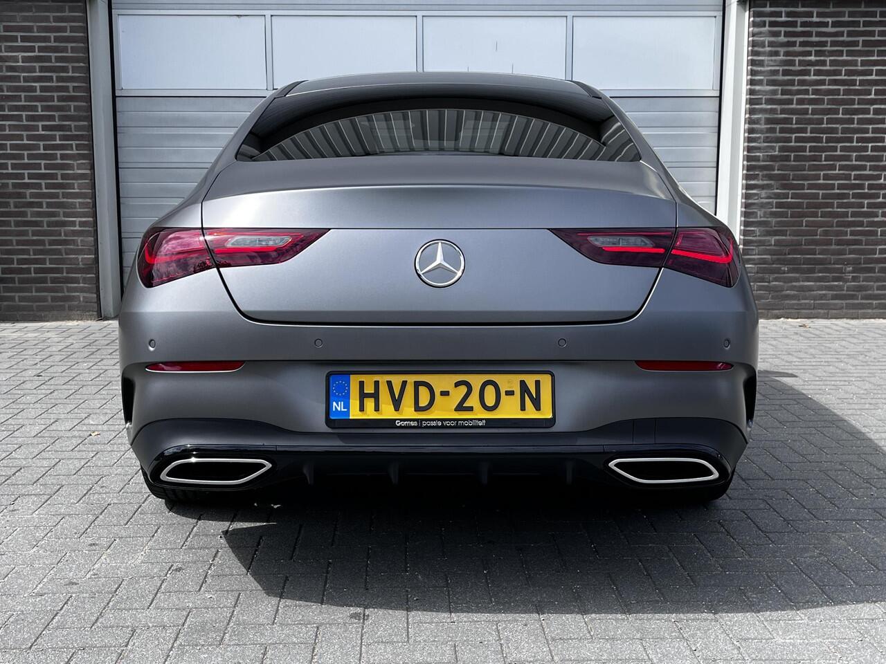 Mercedes-Benz CLA-KLASSE 180 AMG Line| Matgrijs | Panoramadak | BURMESTER | | Night Pakket | Burmester | Dodehoekassistent | Apple CarPlay |