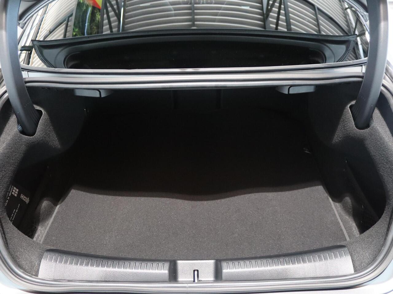 Mercedes-Benz CLA-KLASSE 180 Business Solution AMG | Techniek Pakket | 360* Camera | Burmester | Rij-assistentie | 19inch