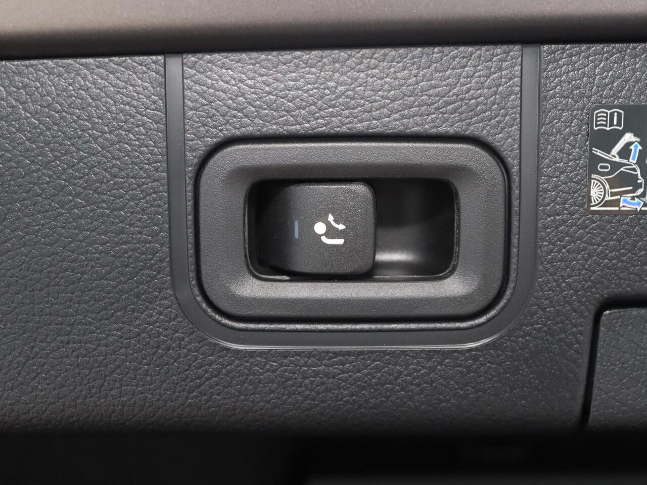 Mercedes-Benz CLA-KLASSE 180 Business Solution AMG | Techniek Pakket | 360* Camera | Burmester | Rij-assistentie | 19inch