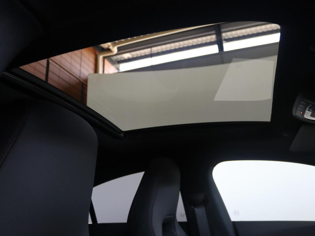 Mercedes-Benz CLA-KLASSE 180 Business Solution AMG | Techniek Pakket | 360* Camera | Burmester | Rij-assistentie | 19inch