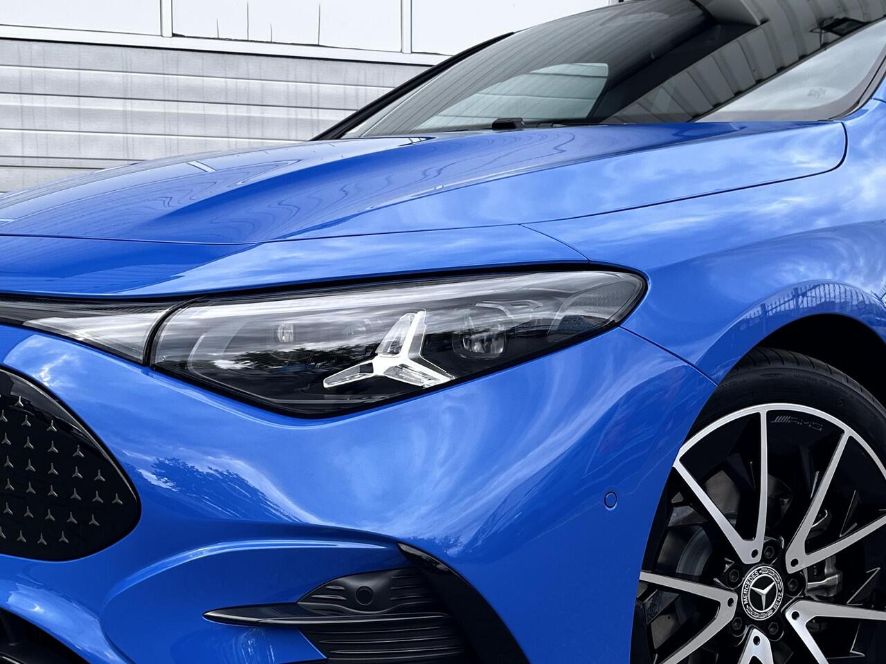 Mercedes-Benz CLA-KLASSE 250+ Launch Edition | AMG Line | Night Pakket | Panoramadak | MULTIBEAM LED Koplampen | DISTRONIC Afstandsassistent | Dodehoekassistent | Elektrisch Verstelbare Stoelen + Memory | Stoelverwarming | Sfeerverlichting