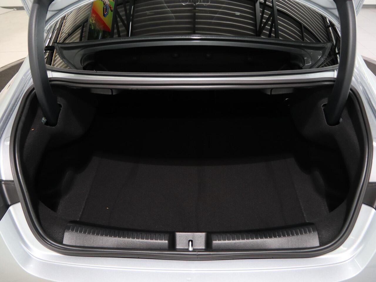 Mercedes-Benz CLA-KLASSE 180 AMG Line | Panoramaschuifdak | Night | Achteruitrijcamera | MBUX