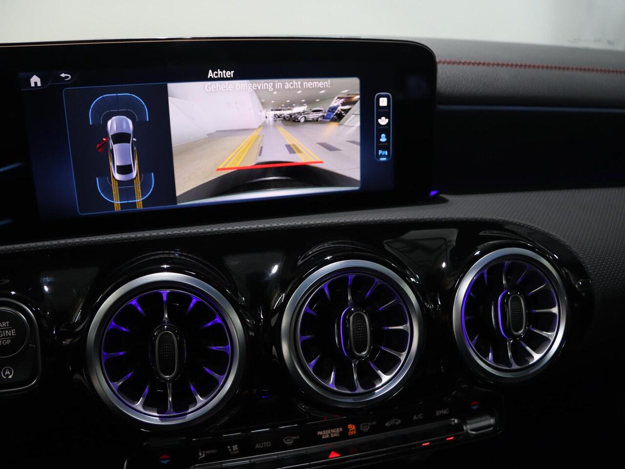 Mercedes-Benz CLA-KLASSE 180 AMG Line | Panoramaschuifdak | Night | Achteruitrijcamera | MBUX