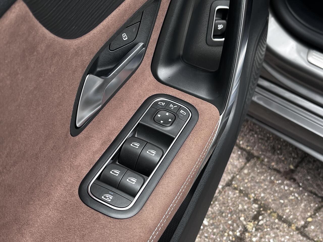 Mercedes-Benz CLA-KLASSE 180 Star Edition AMG | Night Pakket | Panoramadak | Bruin Interieur | Dodehoekassistent | Apple CarPlay | Android Auto | Sfeerverlichting | Stoelverwarming | Parkeersensoren | Achteruitrijcamera | Elektrisch Inklapbare Buitenspiegels