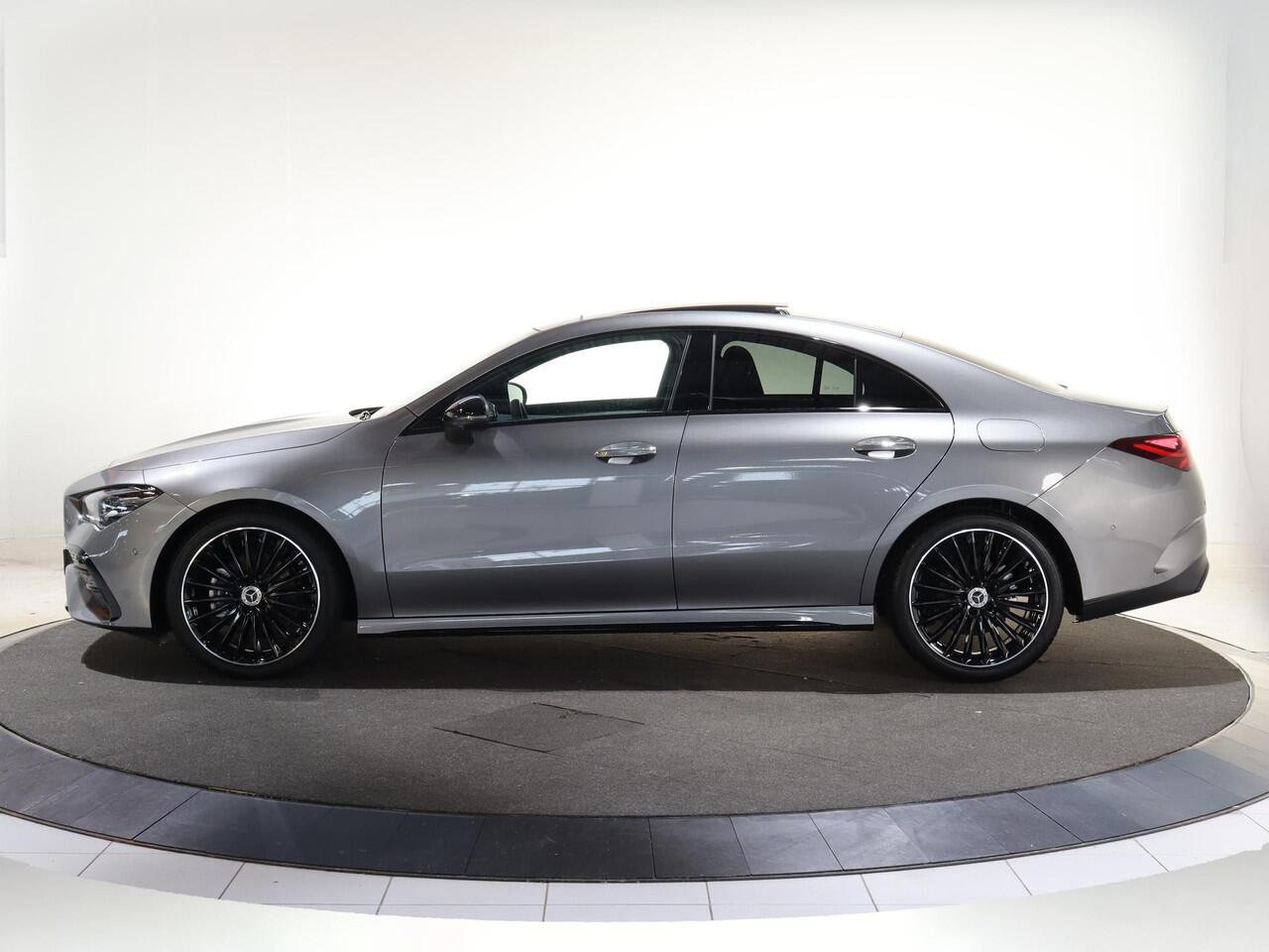 Mercedes-Benz CLA-KLASSE 180 Business Solution AMG | Night | Panoramaschuifdak | AMG Line Plus | Head-up display | 360° camera | Memory stoelen |