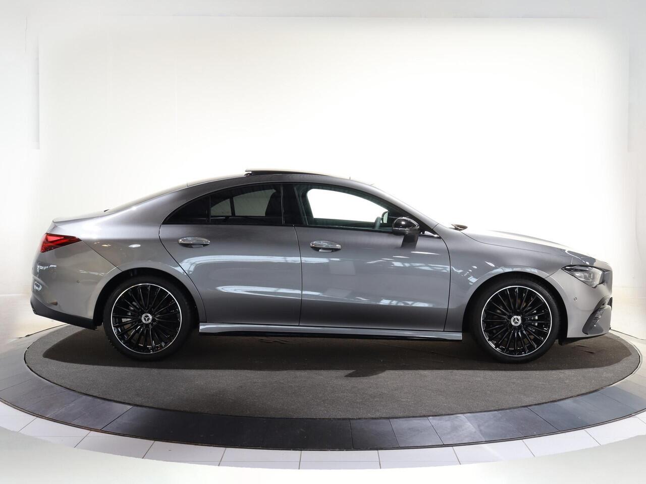 Mercedes-Benz CLA-KLASSE 180 Business Solution AMG | Night | Panoramaschuifdak | AMG Line Plus | Head-up display | 360° camera | Memory stoelen |