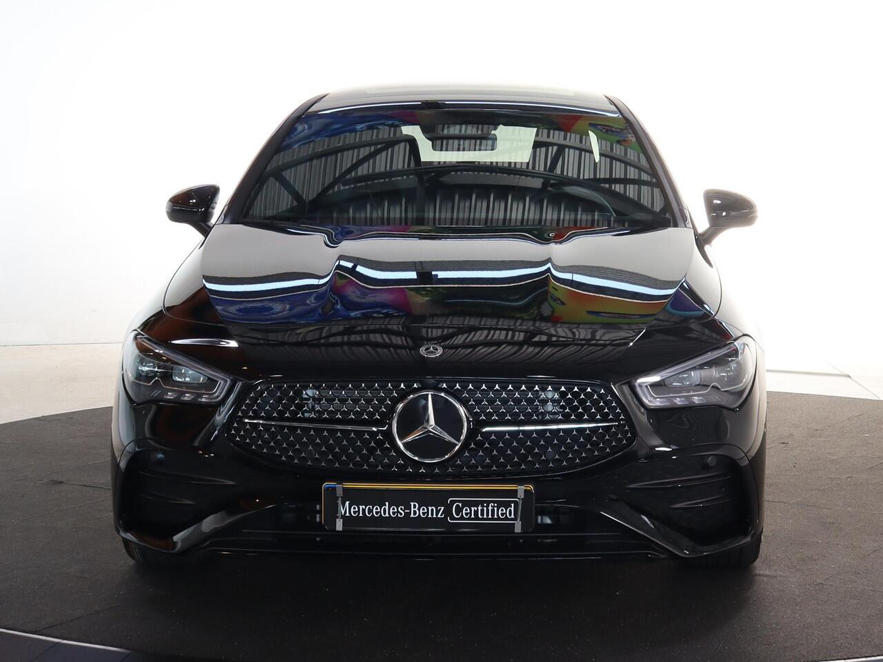 Mercedes-Benz CLA-KLASSE 180 Star Edition AMG Line | Panoramadak | Night | Distronic | Night | Dodehoekassistent |