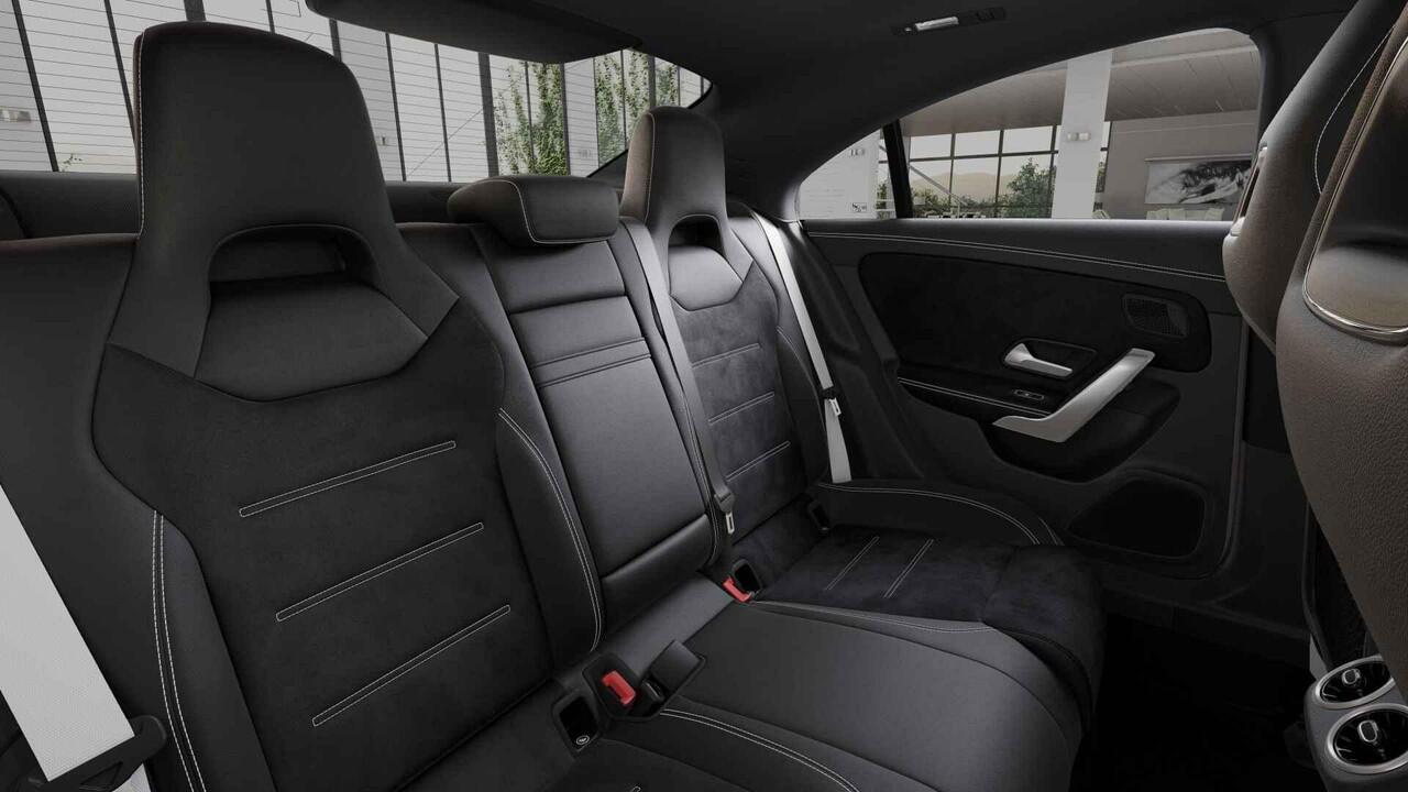 Mercedes-Benz CLA-KLASSE Coupé 180 Business Solution AMG | Panoramaschuifdak | AMG Line Plus | Night pakket | Head-up display | 360° camera | 19"AMG velgen Multispaaks