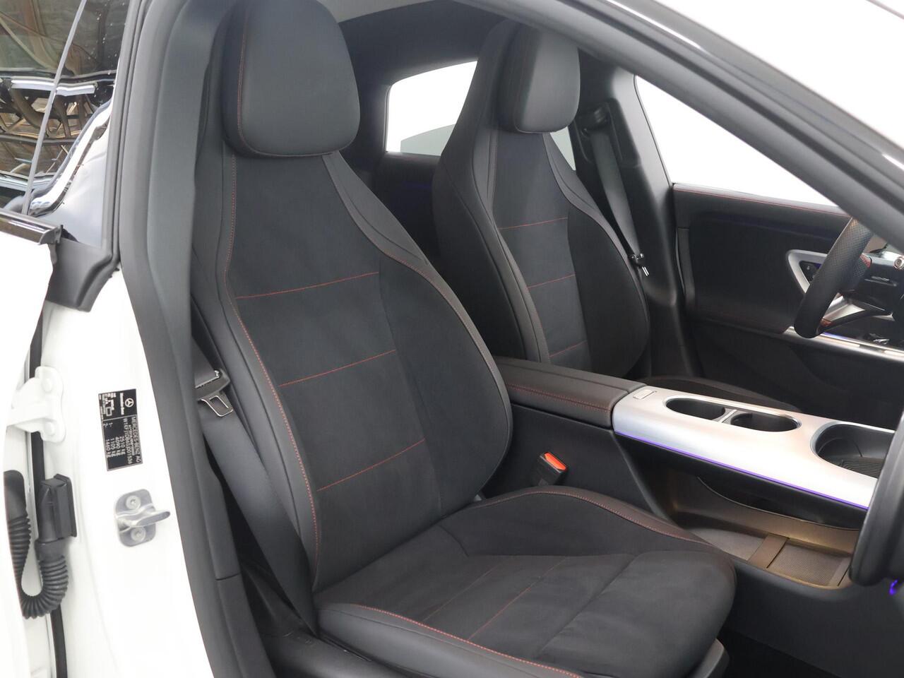 Mercedes-Benz CLA-KLASSE 250+ Launch Edition 85 kWh | Night | Panoramadak | Stoelverwarming | DISTRONIC | Achteruitrijcamera | Dodehoekassistent |