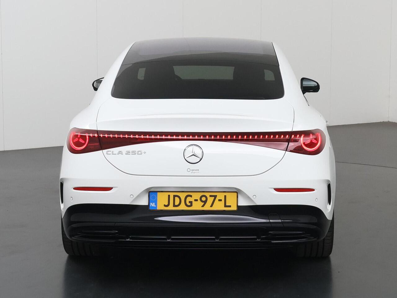 Mercedes-Benz CLA-KLASSE 250+ Launch Edition 85 kWh | Night | Panoramadak | Stoelverwarming | DISTRONIC | Achteruitrijcamera | Dodehoekassistent |