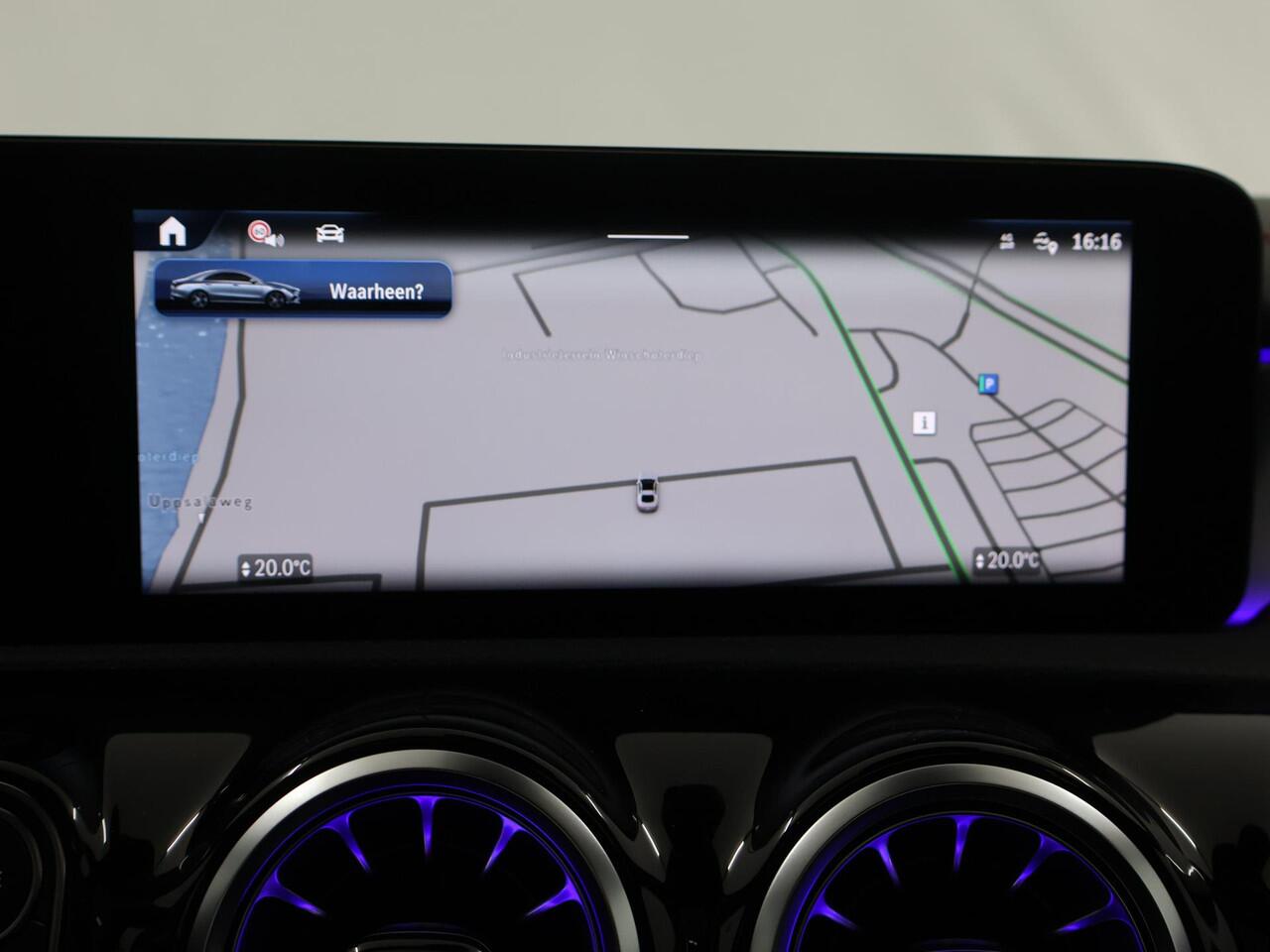 Mercedes-Benz CLA-KLASSE 180 Business Solution AMG | Panoramadak | Burmester | Rijassistentiepakket | Trekhaak | 360 camera | Sfeerverlichting | Stoel/stuurverwarming |