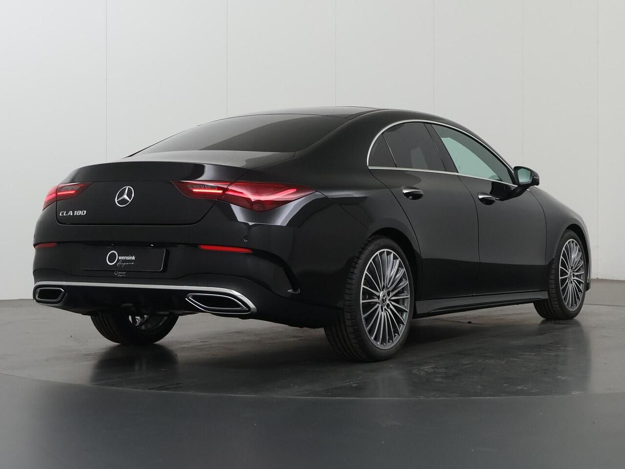 Mercedes-Benz CLA-KLASSE 180 Business Solution AMG | Panoramadak | Burmester | Rijassistentiepakket | Trekhaak | 360 camera | Sfeerverlichting | Stoel/stuurverwarming |