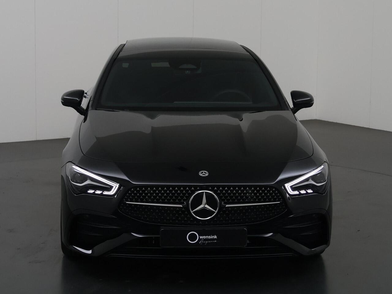 Mercedes-Benz CLA-KLASSE 180 Star Edition AMG NIGHT | Panoramadak | Sfeerverlichting | Achteruitrijcamera | Stoelverwarming | Night Pakket |
