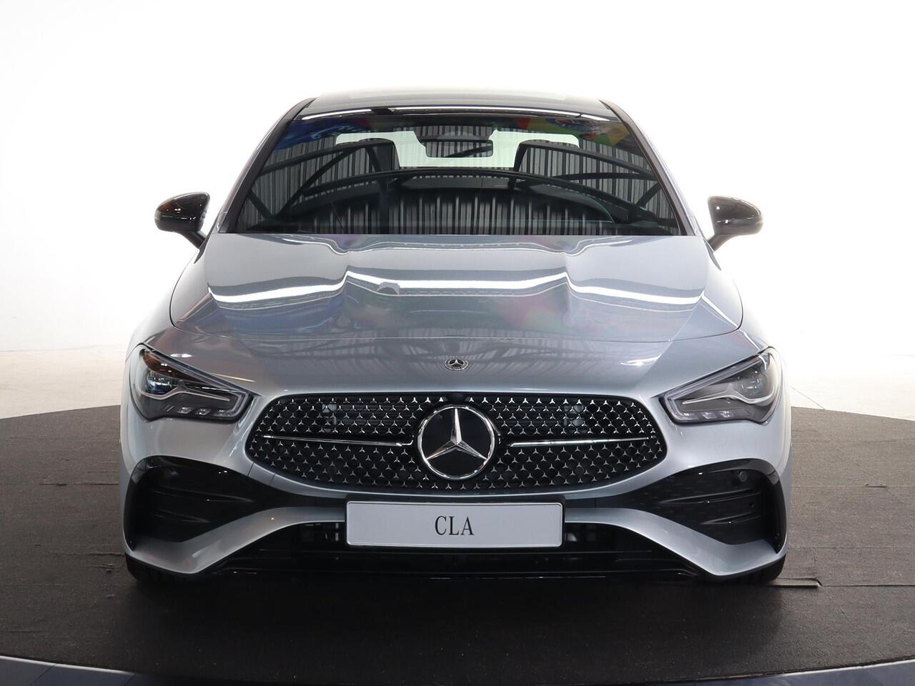 Mercedes-Benz CLA-KLASSE 180 AMG Line | Panoramaschuifdak | Night | Achteruitrijcamera | MBUX