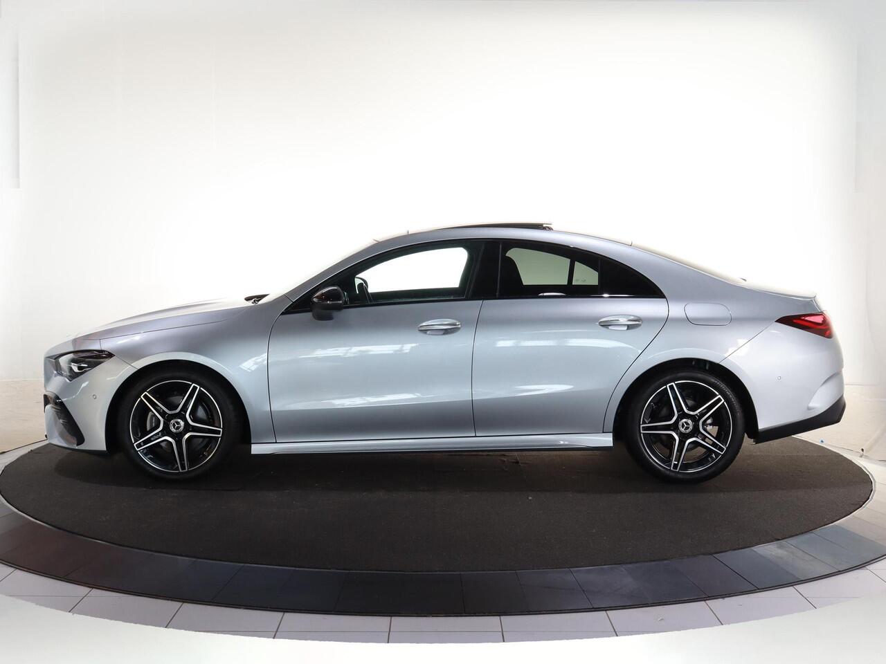 Mercedes-Benz CLA-KLASSE 180 AMG Line | Panoramaschuifdak | Night | Achteruitrijcamera | MBUX
