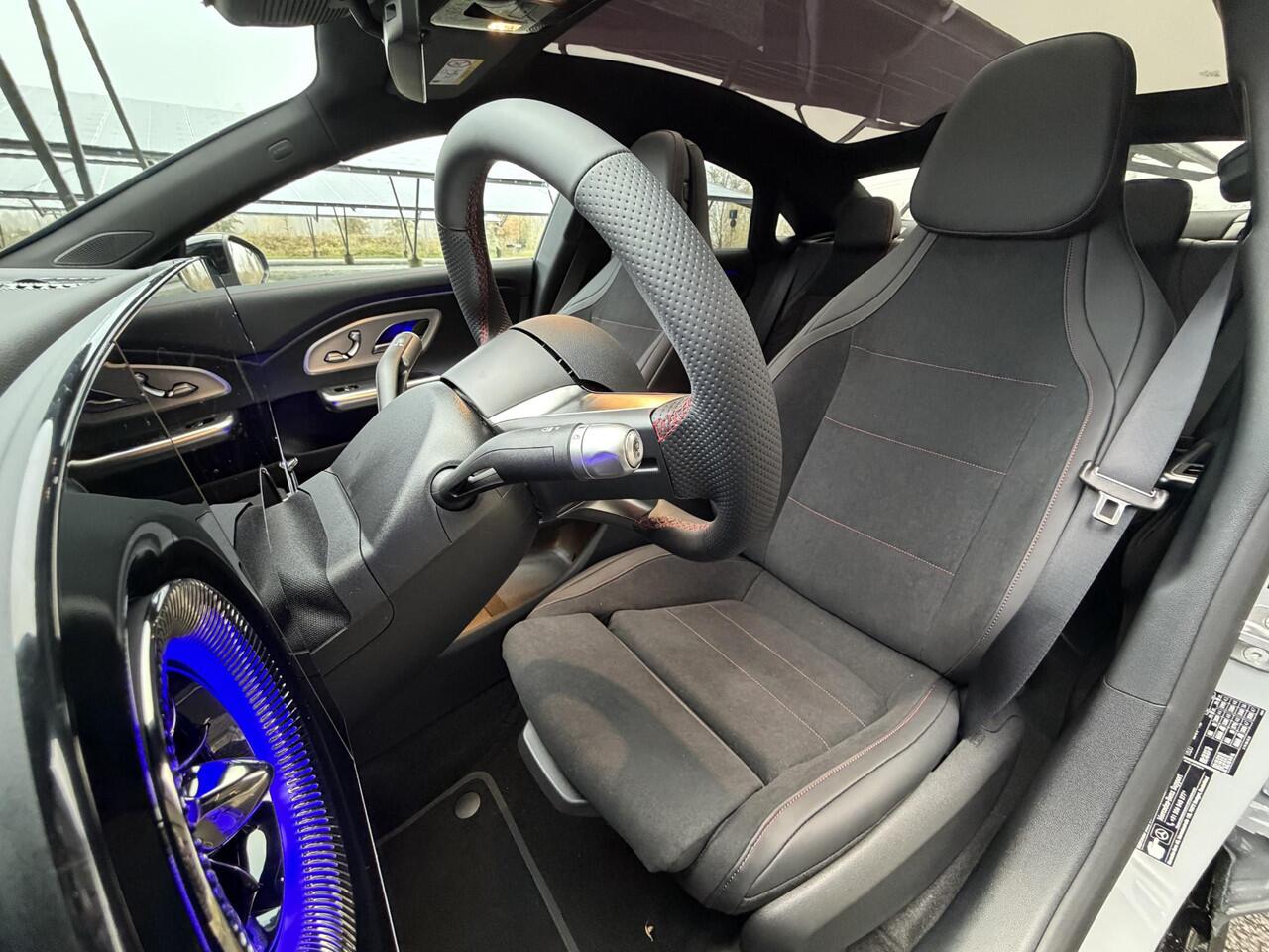 Mercedes-Benz CLA-KLASSE 250+ Launch Edition 85 kWh | Night | Panoramadak | Stoelverwarming | DISTRONIC | Achteruitrijcamera | Dodehoekassistent |