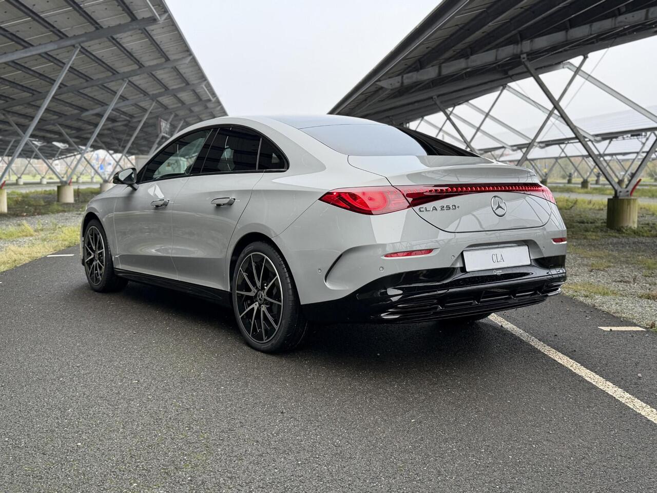 Mercedes-Benz CLA-KLASSE 250+ Launch Edition 85 kWh | Night | Panoramadak | Stoelverwarming | DISTRONIC | Achteruitrijcamera | Dodehoekassistent |