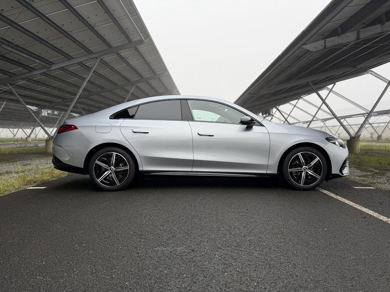 Mercedes-Benz CLA-KLASSE 250+ Launch Edition 85 kWh | Night | Panoramadak | Stoelverwarming | DISTRONIC | Achteruitrijcamera | Dodehoekassistent | Trekhaak |