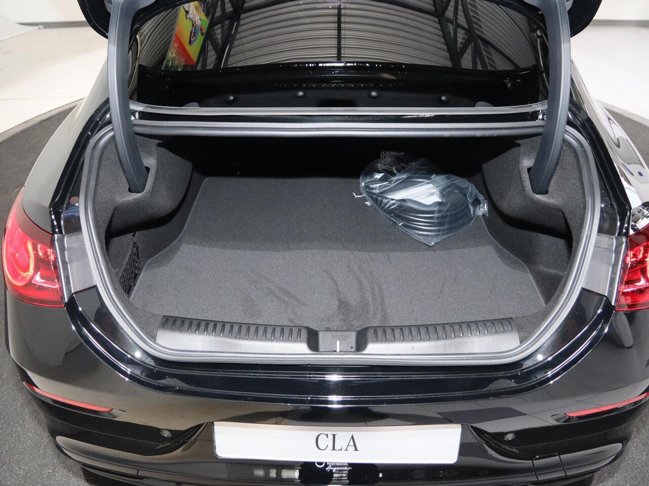 Mercedes-Benz CLA-KLASSE 250+ Launch Edition 85 kWh | Night | Panoramadak | Stoelverwarming | DISTRONIC | Achteruitrijcamera | Dodehoekassistent |