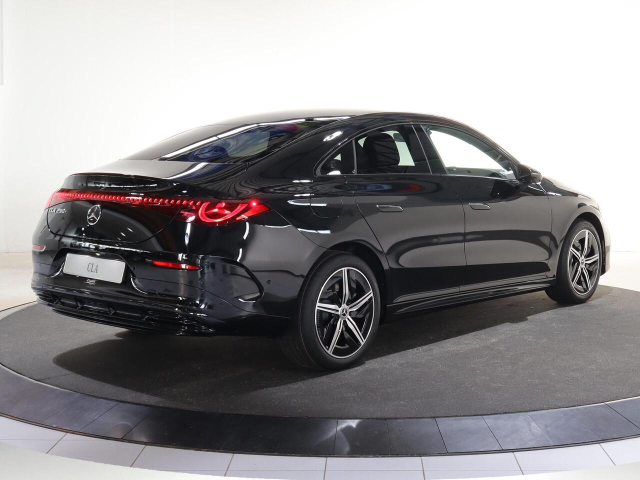 Mercedes-Benz CLA-KLASSE 250+ Launch Edition 85 kWh | Night | Panoramadak | Stoelverwarming | DISTRONIC | Achteruitrijcamera | Dodehoekassistent |