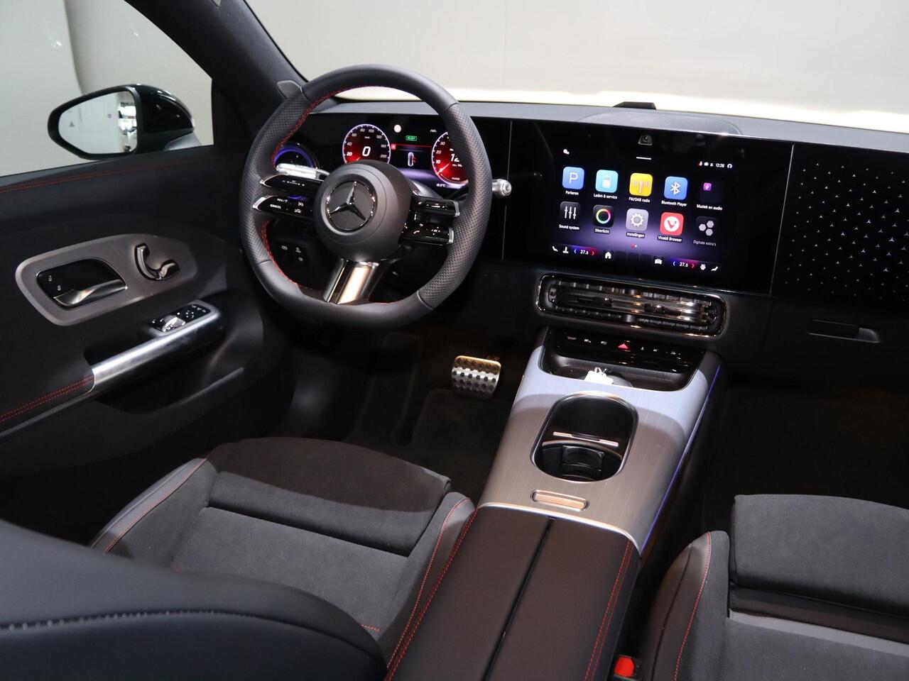 Mercedes-Benz CLA-KLASSE 250+ Launch Edition 85 kWh | Night | Panoramadak | Stoelverwarming | DISTRONIC | Achteruitrijcamera | Dodehoekassistent |