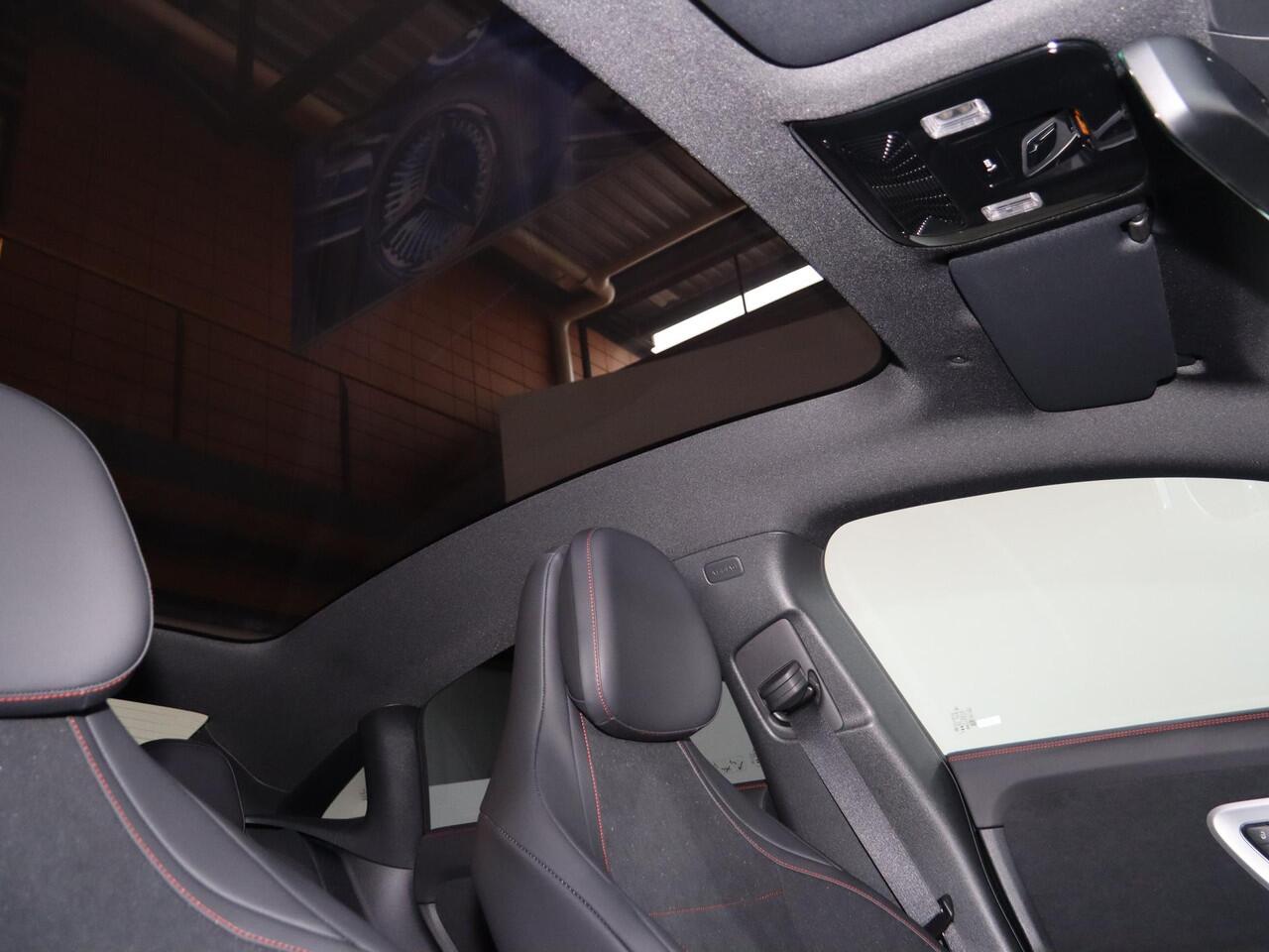 Mercedes-Benz CLA-KLASSE 250+ Launch Edition 85 kWh | Night | Panoramadak | Stoelverwarming | DISTRONIC | Achteruitrijcamera | Dodehoekassistent |