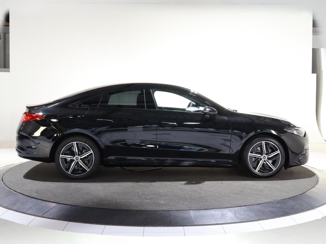 Mercedes-Benz CLA-KLASSE 250+ Launch Edition 85 kWh | Night | Panoramadak | Stoelverwarming | DISTRONIC | Achteruitrijcamera | Dodehoekassistent |