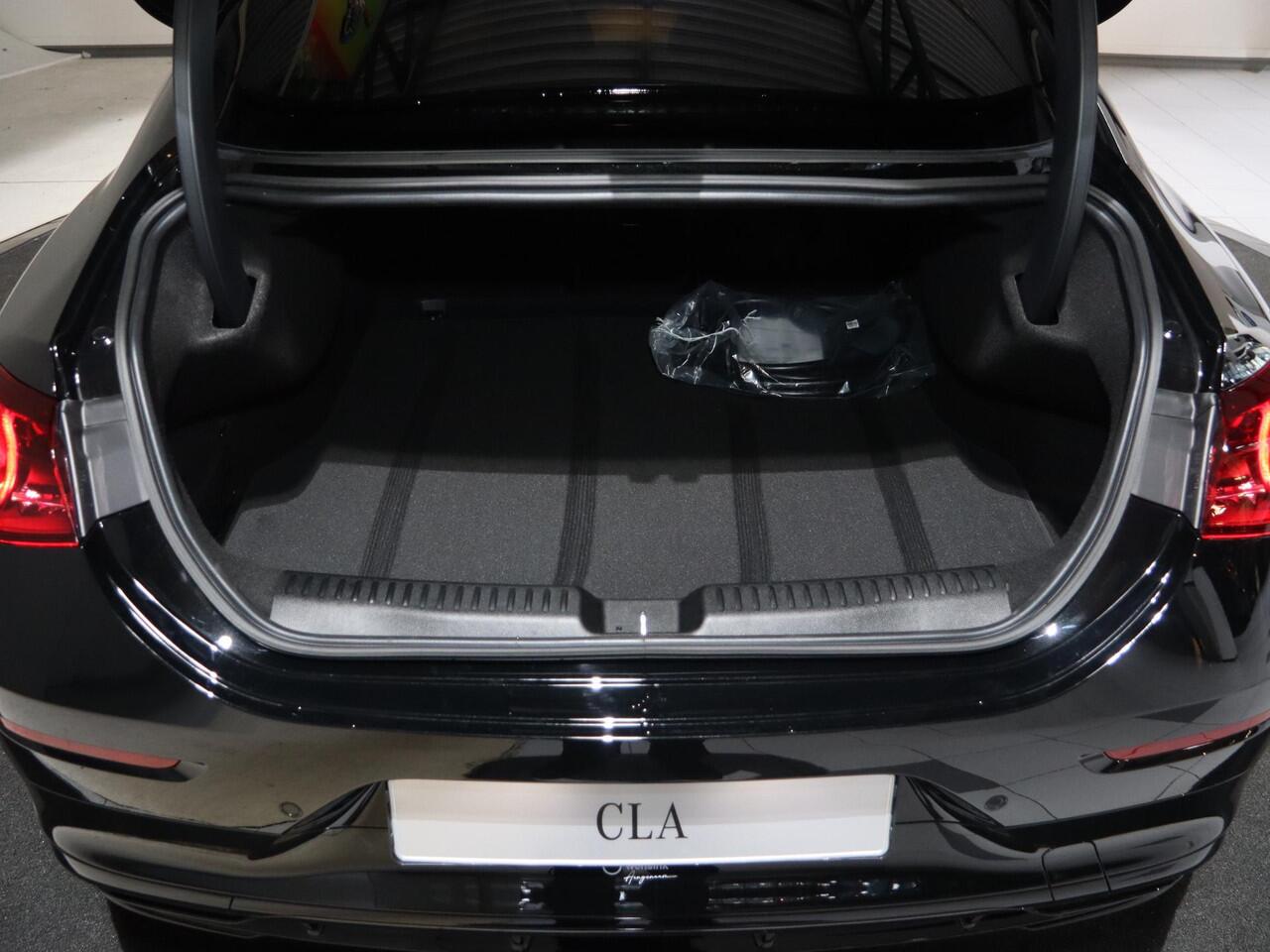 Mercedes-Benz CLA-KLASSE 250+ Launch Edition 85 kWh | Night | Panoramadak | Stoelverwarming | DISTRONIC | Achteruitrijcamera | Dodehoekassistent |