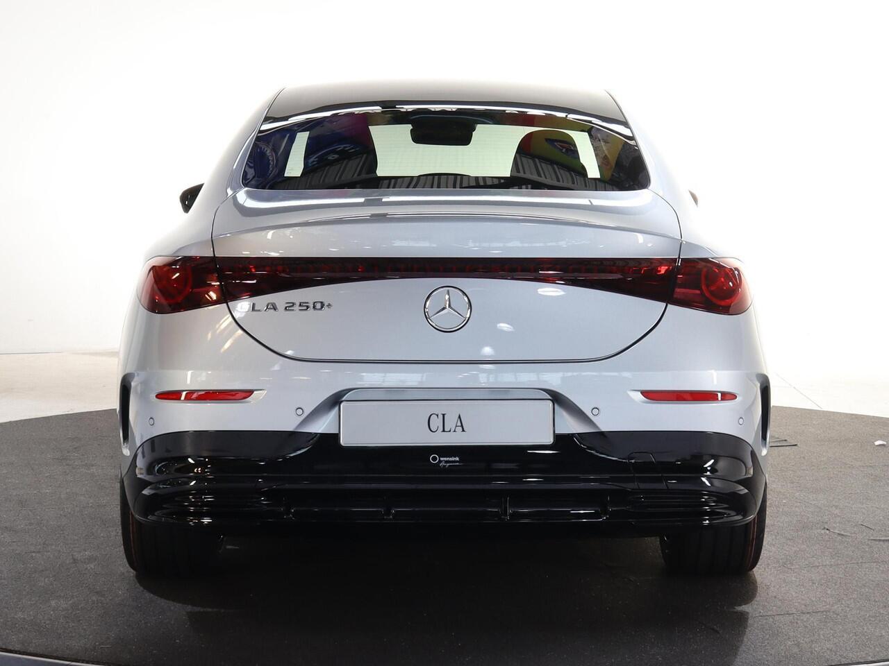 Mercedes-Benz CLA-KLASSE 250+ Launch Edition 85 kWh | Night | Panoramadak | DISTRONIC | Achteruitrijcamera | Dodehoekassistent |