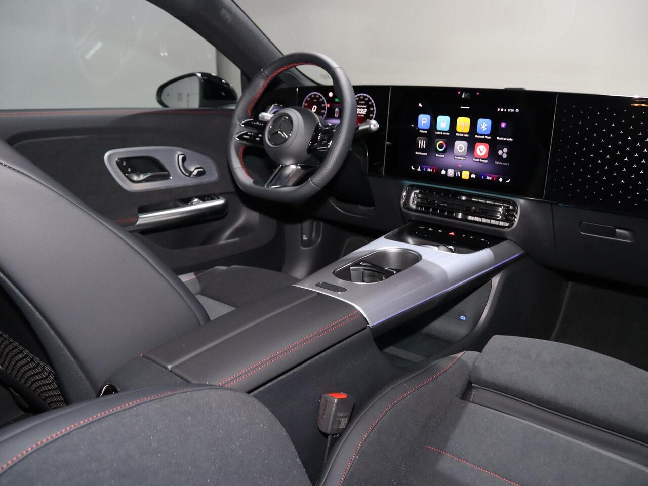 Mercedes-Benz CLA-KLASSE 250+ Launch Edition 85 kWh | Night | Panoramadak | DISTRONIC | Achteruitrijcamera | Dodehoekassistent |