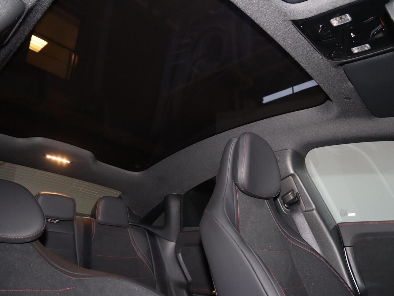 Mercedes-Benz CLA-KLASSE 250+ Launch Edition 85 kWh | Night | Panoramadak | DISTRONIC | Achteruitrijcamera | Dodehoekassistent |